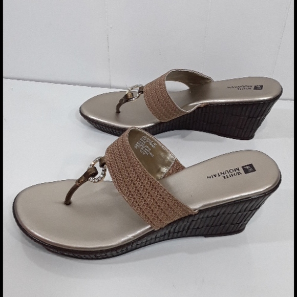 White Mountain gold between toe wedge sandals size 9.5m - Picture 6 of 8